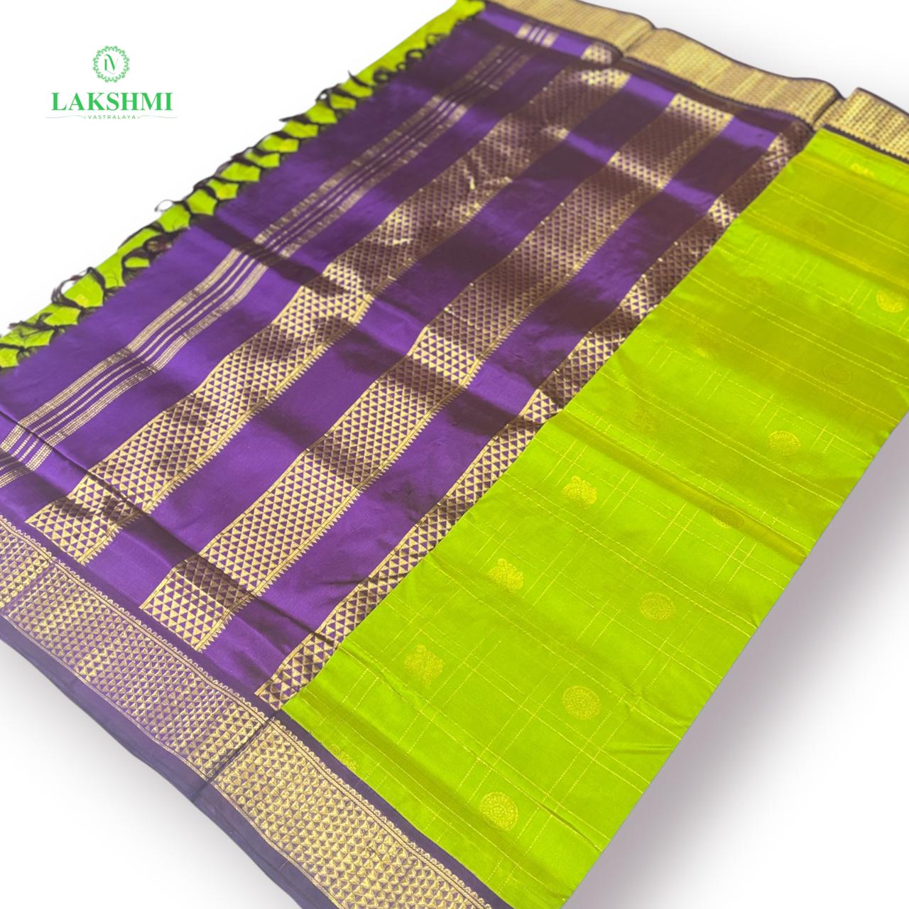 Chakravakam – Pure Kanchipuram Silk Madisar | 10 Yards - Parrot Green with Violet-Purple